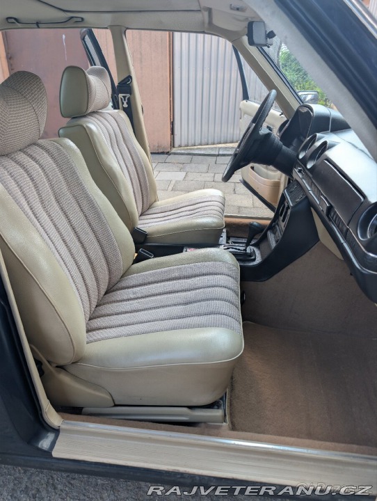 Mercedes-Benz 200 W123 1979