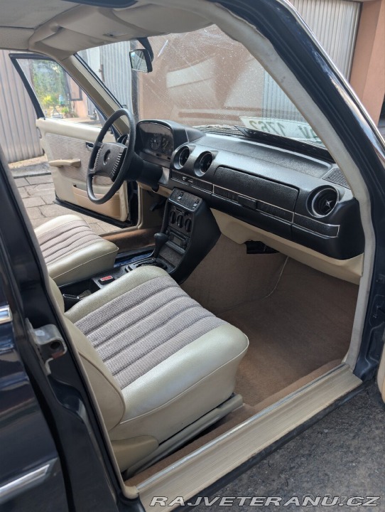 Mercedes-Benz 200 W123 1979