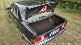 Mercedes-Benz 300 W126 300SE 1990