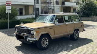 Jeep Wagoneer 