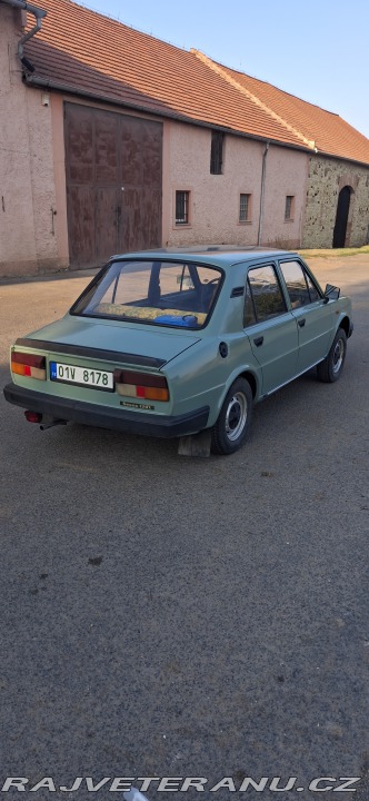 Škoda 120 742 1987