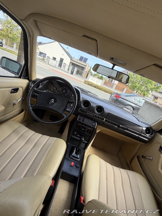 Mercedes-Benz 230  1982
