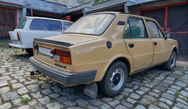 Škoda 120 742