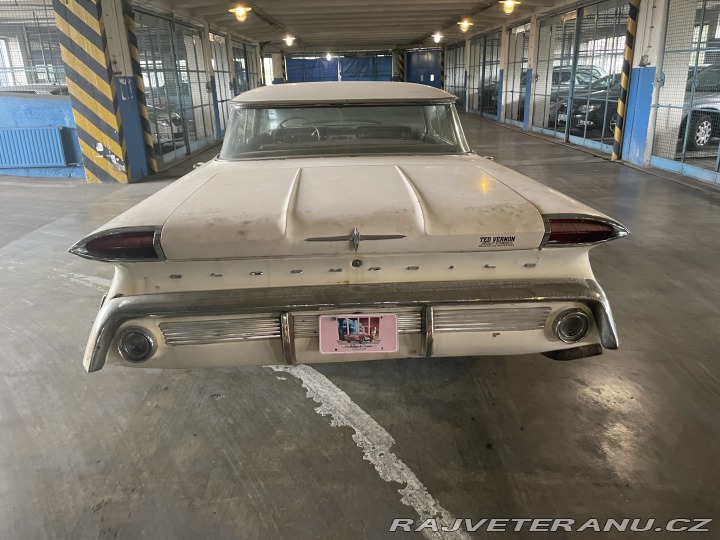 Oldsmobile 88 dynamic 4 door flattop 1960
