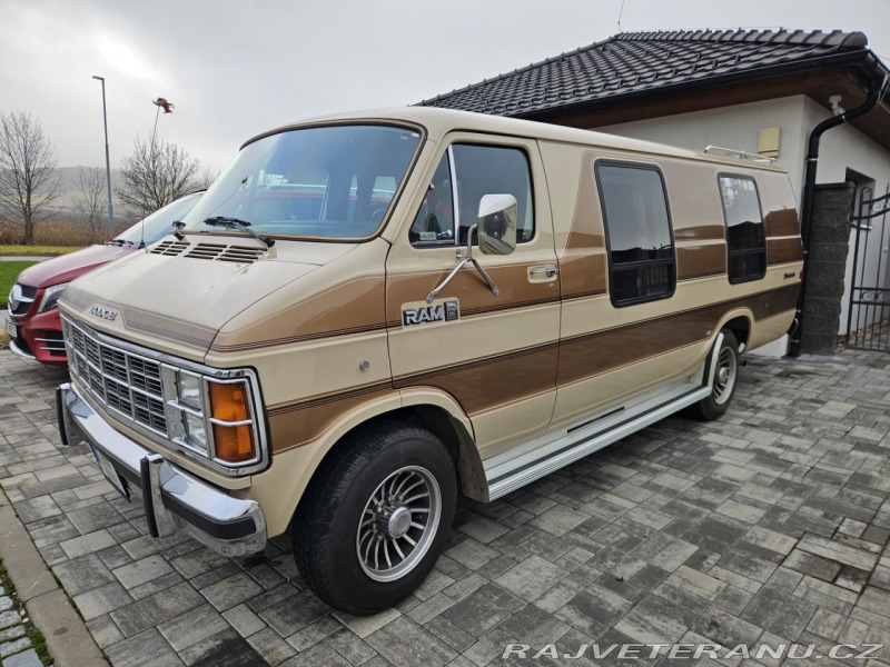 Dodge RAM B350 VAN