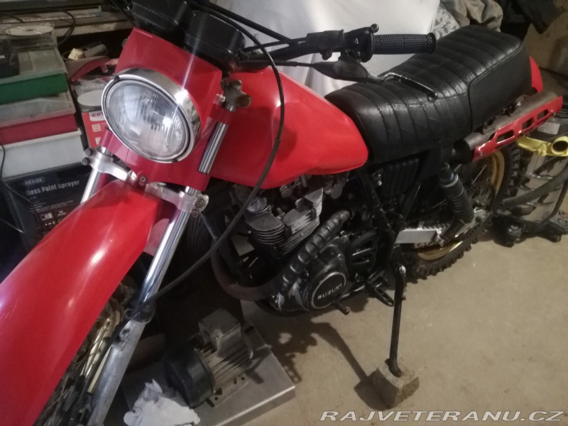 Suzuki DR 500