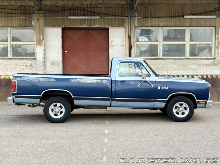 Dodge D 150 ROYAL SE 1986