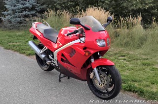 Honda VFR 750 F RC36