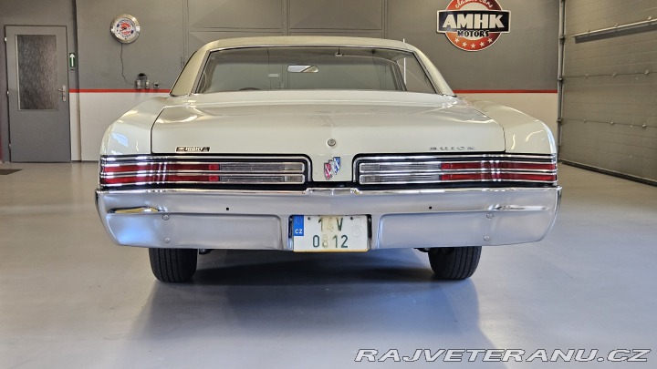 Buick LeSabre -vynikající orig. stav 1968