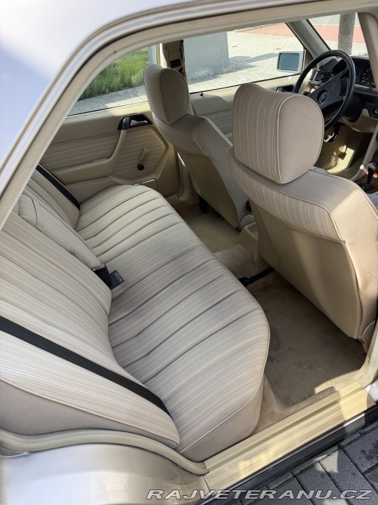Mercedes-Benz 230 1987