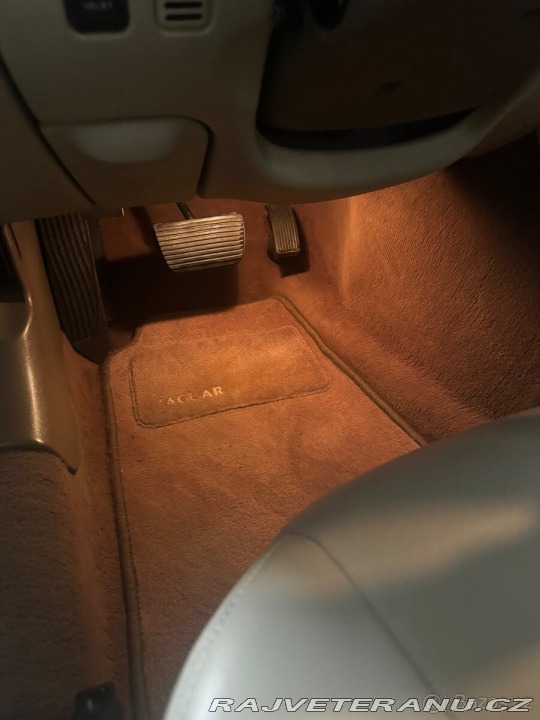 Jaguar XKR 4,0   kompresor 2001