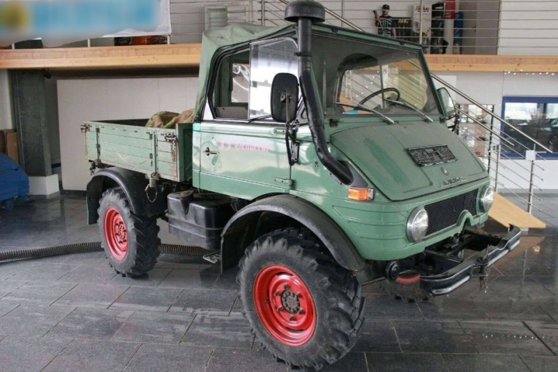 Mercedes-Benz Unimog 421