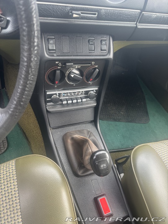 Mercedes-Benz 200  1973