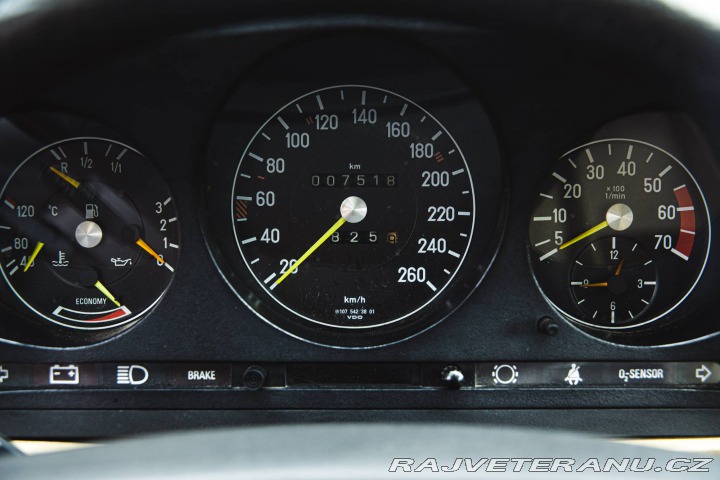 Ostatní značky Ostatní modely Mercedes Benz 380 SL R107 1983