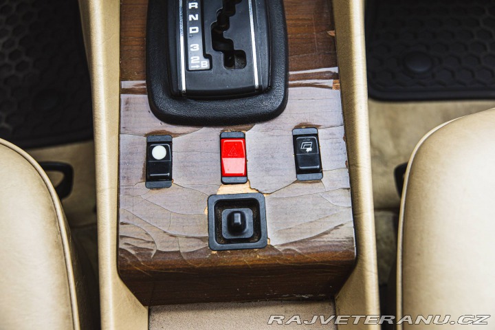 Ostatní značky Ostatní modely Mercedes Benz 380 SL R107 1983