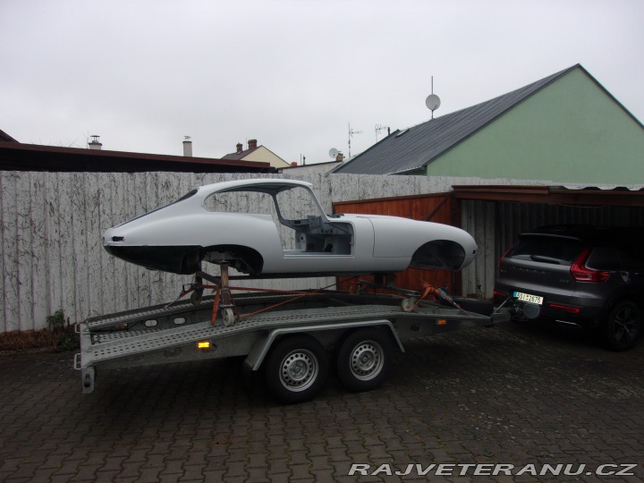 Jaguar E-Type FHC coupe 1964