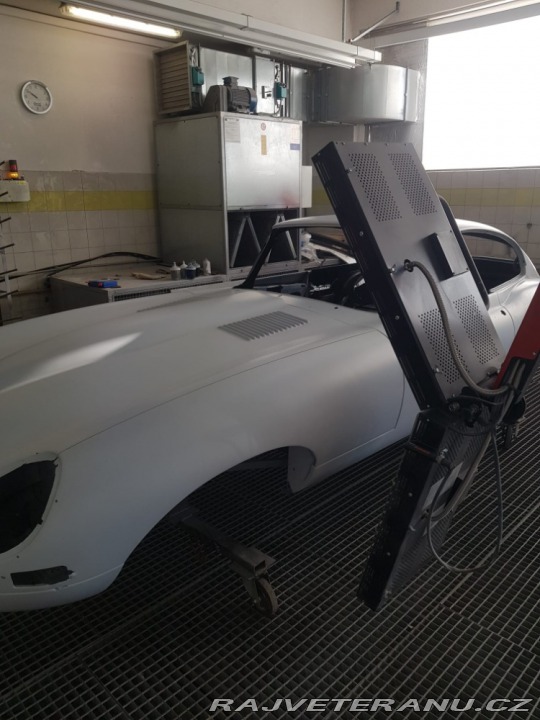 Jaguar E-Type FHC coupe 1964