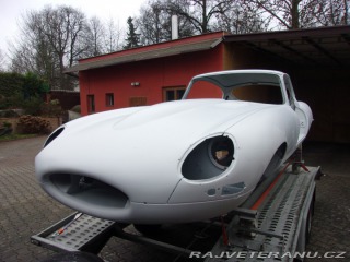 Jaguar E-Type FHC coupe 1964