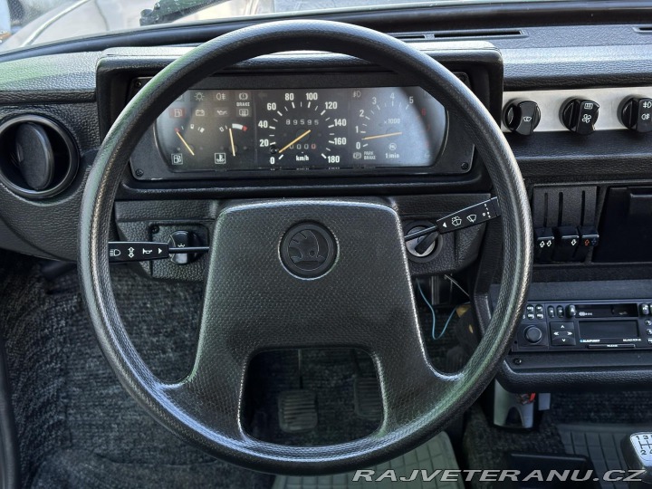 Škoda Rapid 130 5speed 43kW Autorádio 1988