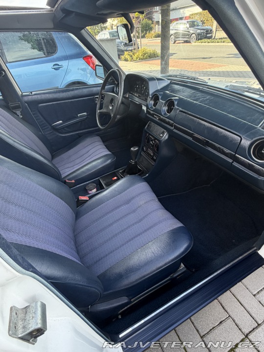 Mercedes-Benz 200 W123 1982