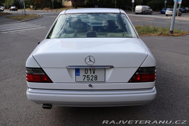 Mercedes-Benz 320 124 W124 320 E Sedan (199 1993
