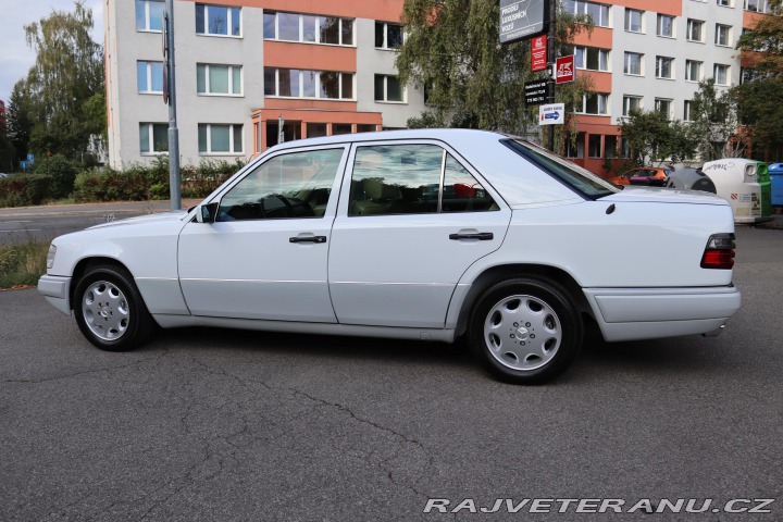 Mercedes-Benz 320 124 W124 320 E Sedan (199 1993