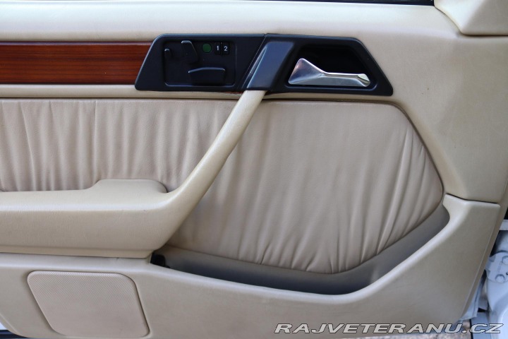 Mercedes-Benz 320 124 W124 320 E Sedan (199 1993