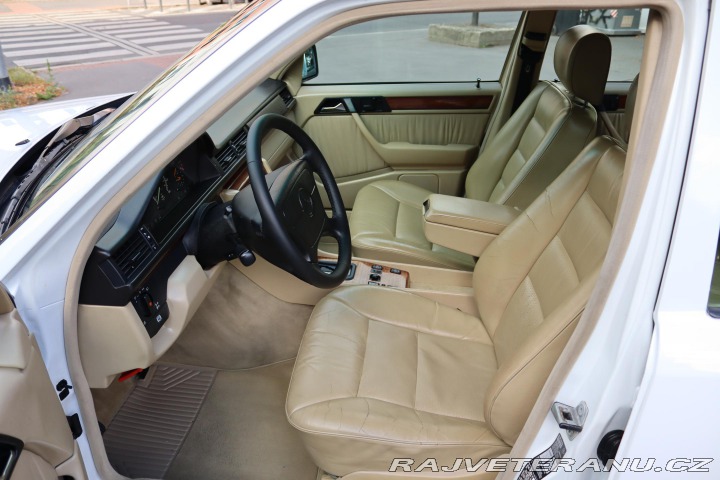 Mercedes-Benz 320 124 W124 320 E Sedan (199 1993