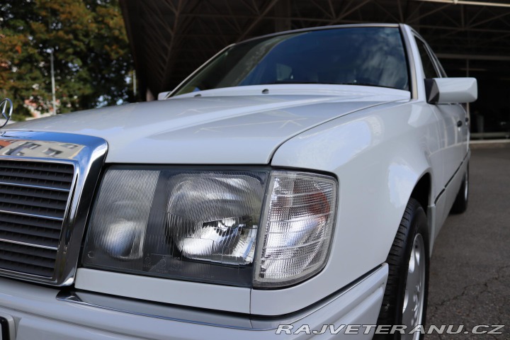 Mercedes-Benz 320 124 W124 320 E Sedan (199 1993
