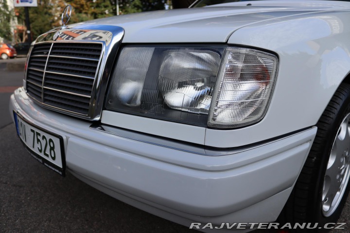 Mercedes-Benz 320 124 W124 320 E Sedan (199 1993