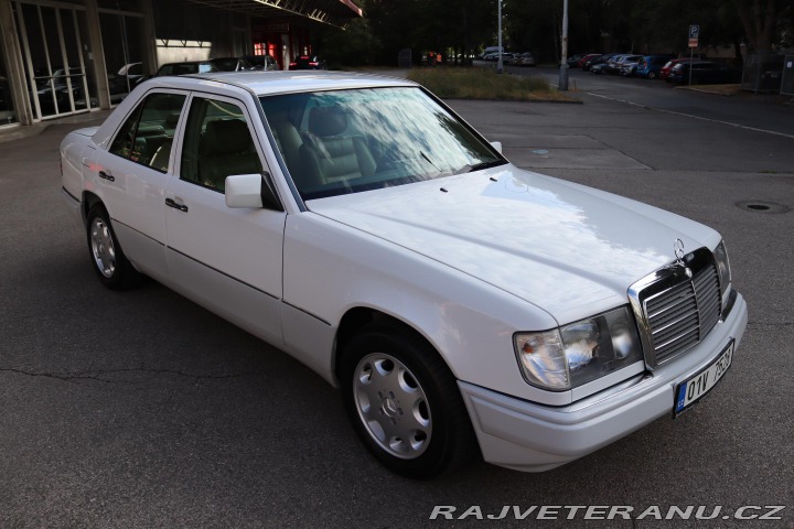 Mercedes-Benz 320 124 W124 320 E Sedan (199 1993