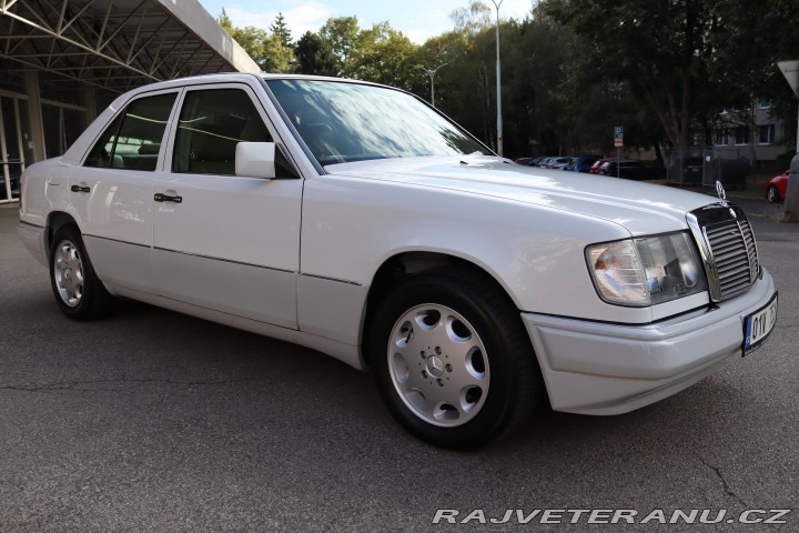 Mercedes-Benz 320 124 W124 320 E Sedan (199 1993