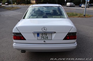 Mercedes-Benz 320 124 W124 320 E Sedan (199 1993