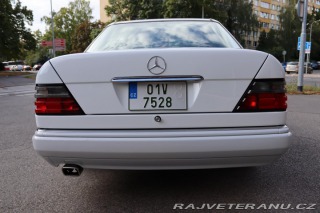 Mercedes-Benz 320 124 W124 320 E Sedan (199 1993
