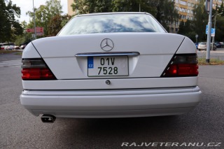 Mercedes-Benz 320 124 W124 320 E Sedan (199 1993