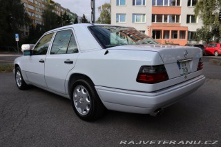Mercedes-Benz 320 124 W124 320 E Sedan (199 1993
