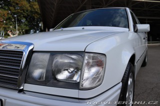 Mercedes-Benz 320 124 W124 320 E Sedan (199 1993