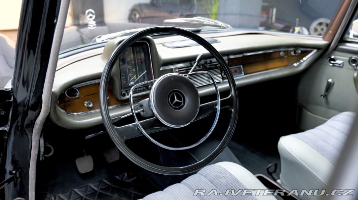 Mercedes-Benz 230 230S | W11 | Heckflosse 1967