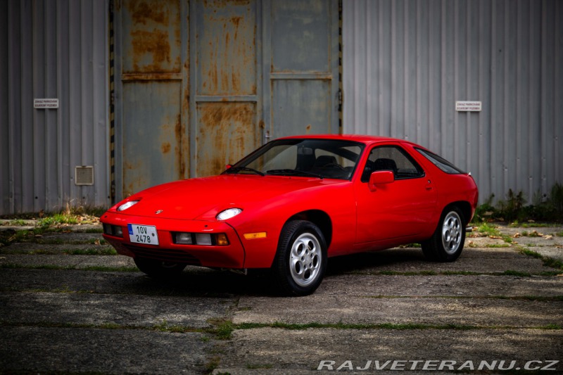 Porsche 928 
