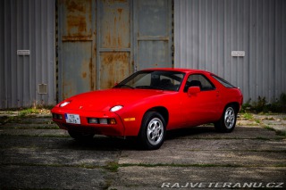 Porsche 928 