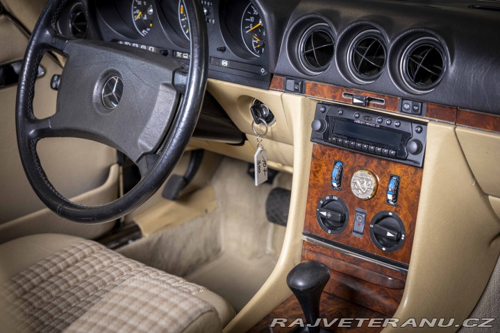 Mercedes-Benz SL 300 (R107) 1986