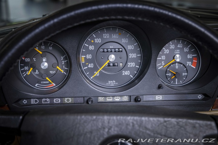 Mercedes-Benz SL 300 (R107) 1986