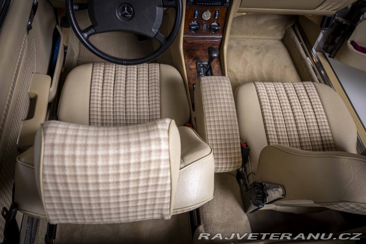 Mercedes-Benz SL 300 (R107) 1986