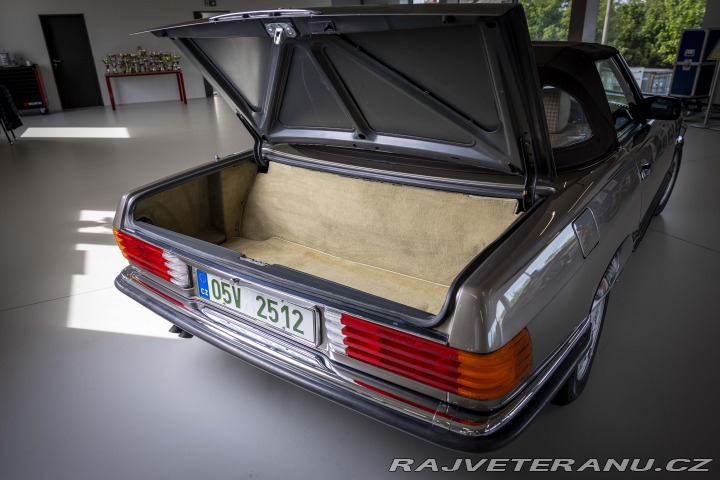 Mercedes-Benz SL 300 (R107) 1986