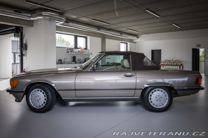 Mercedes-Benz SL 300 (R107) 1986