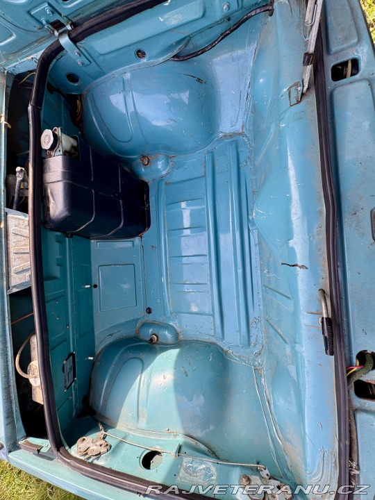 Škoda 105 105L s tažným zařízením 1983