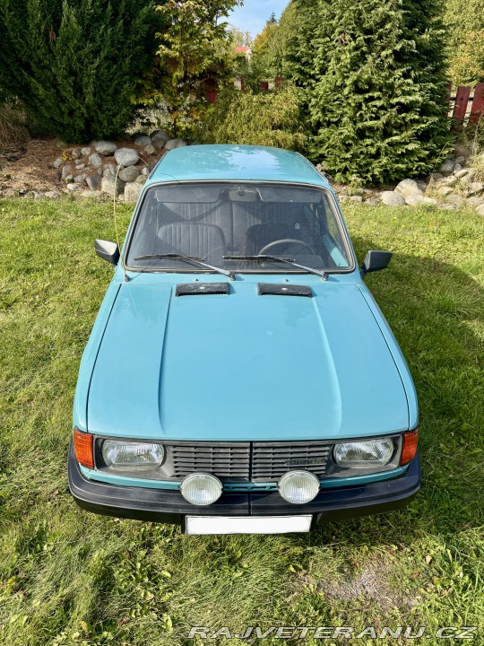 Škoda 105 105L s tažným zařízením 1983