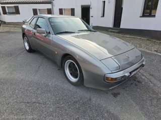 Porsche 944 