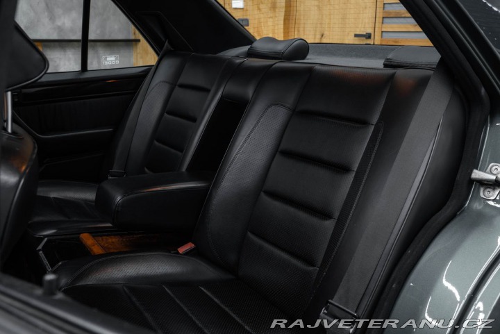 Mercedes-Benz E 1991