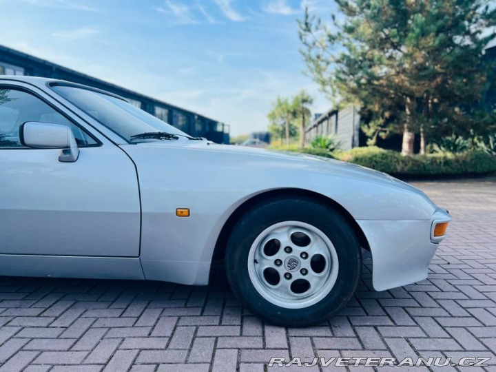 Porsche 944 1982